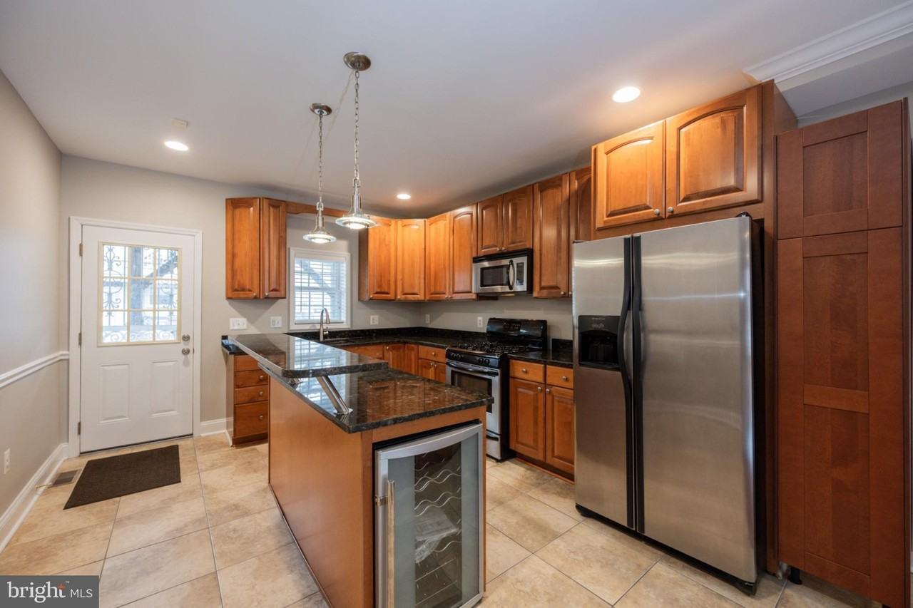 226 S East Ave - Photo 7 of 22