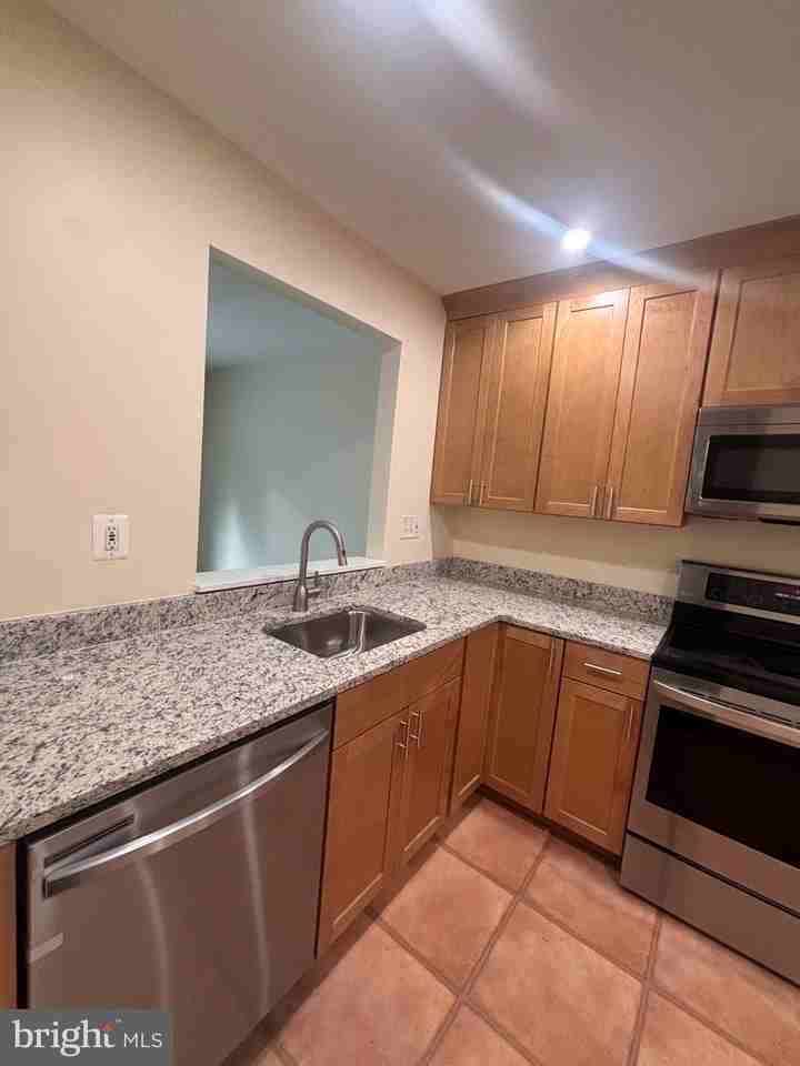 10242 Ridgeline Dr - Photo 4 of 39