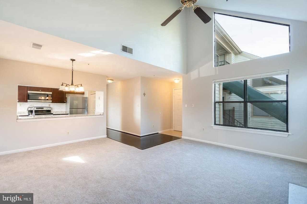 13408 Shady Knoll Dr #207 - Photo 3 of 15