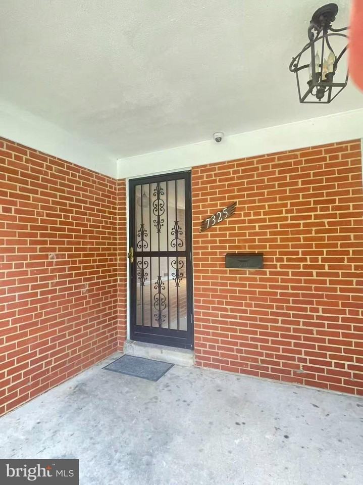 7325 Radcliffe Dr - Photo 2 of 44