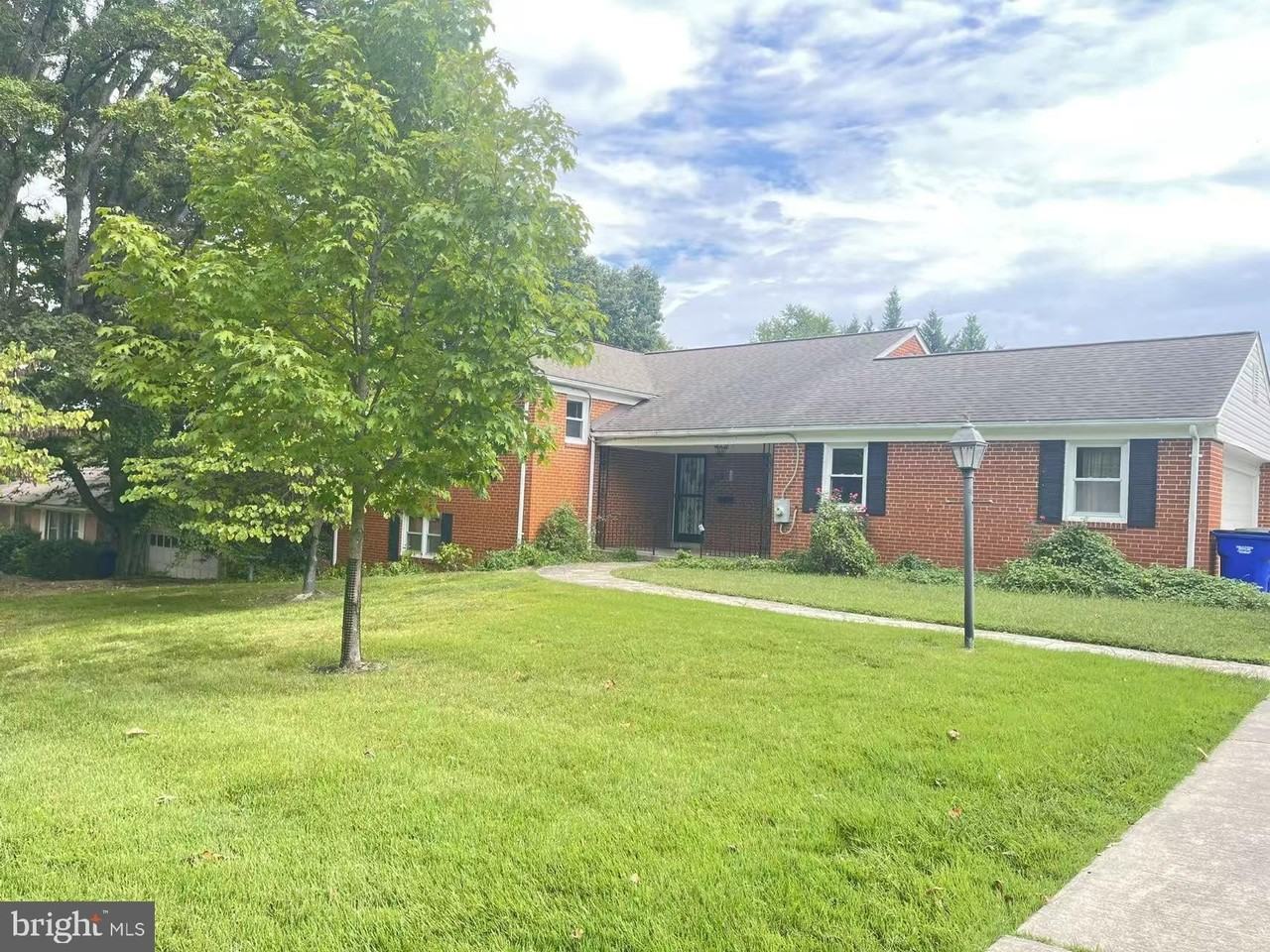 7325 Radcliffe Dr - Photo 4 of 44