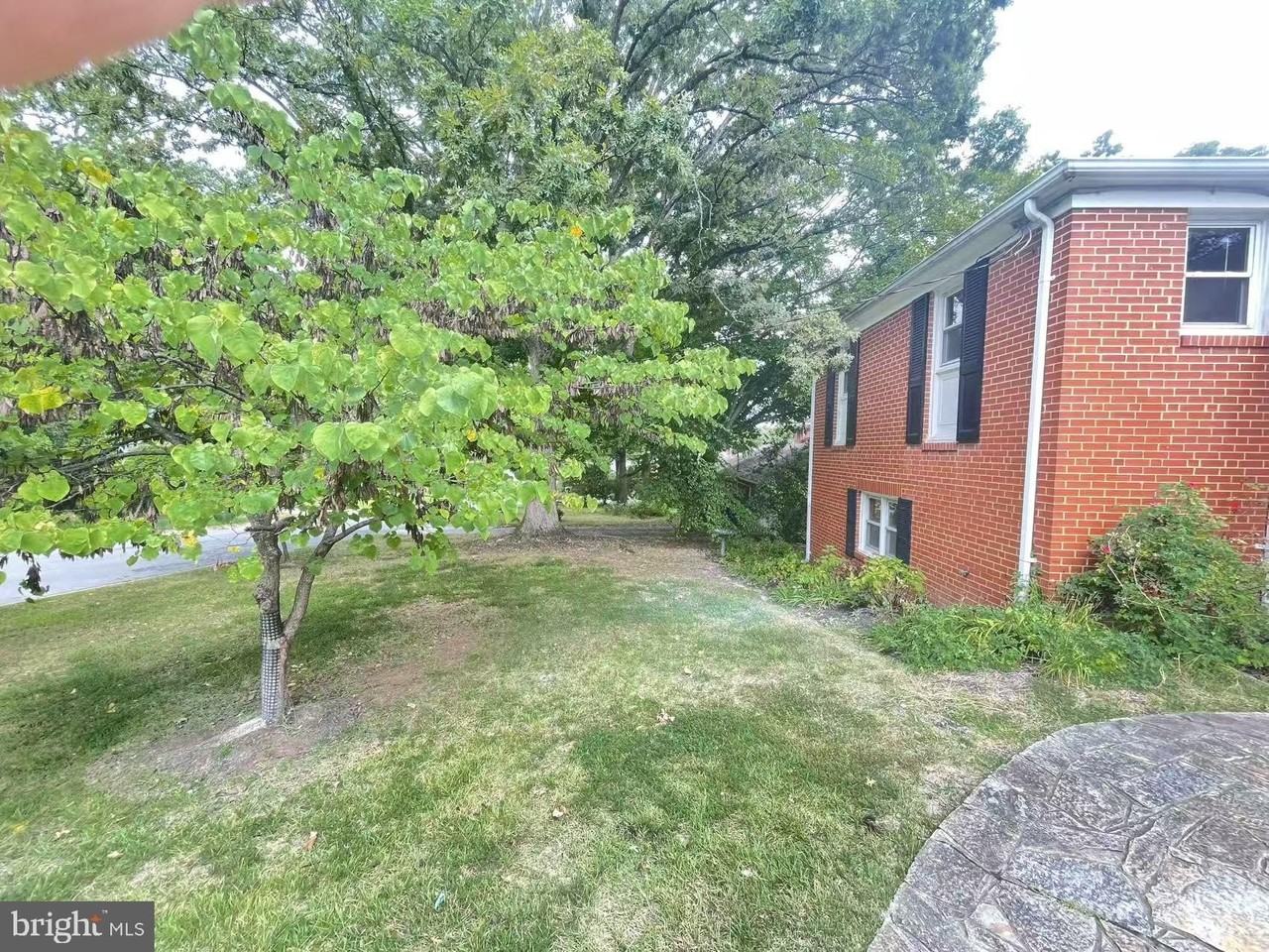 7325 Radcliffe Dr - Photo 7 of 44