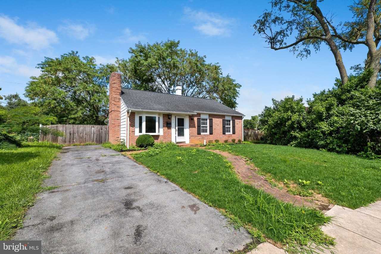 1317 Cedarwood Dr - Photo 3 of 36