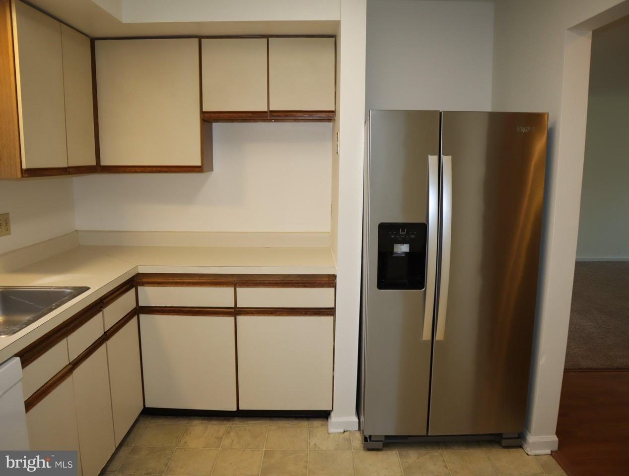 1013 Bayshore Ct - Photo 3 of 17