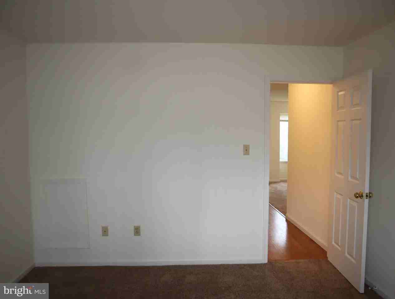 1013 Bayshore Ct - Photo 5 of 17