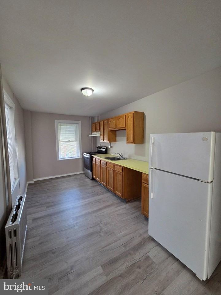 510 Maple St - Photo 5 of 15