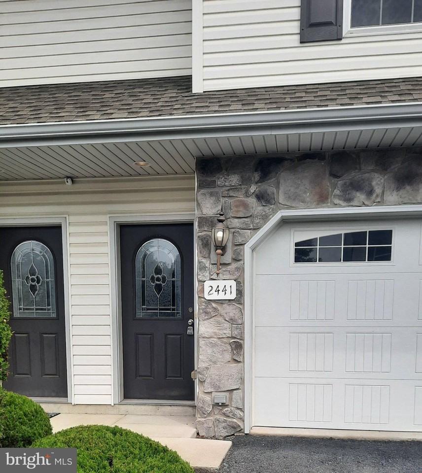 2441 Newtown Dr - Photo 2 of 18