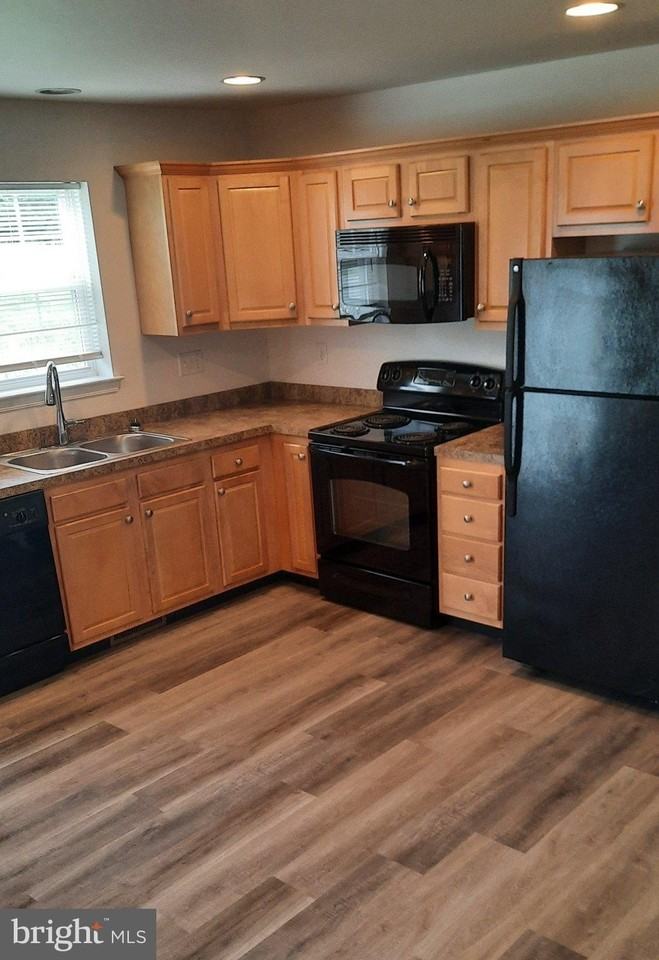 2441 Newtown Dr - Photo 5 of 18