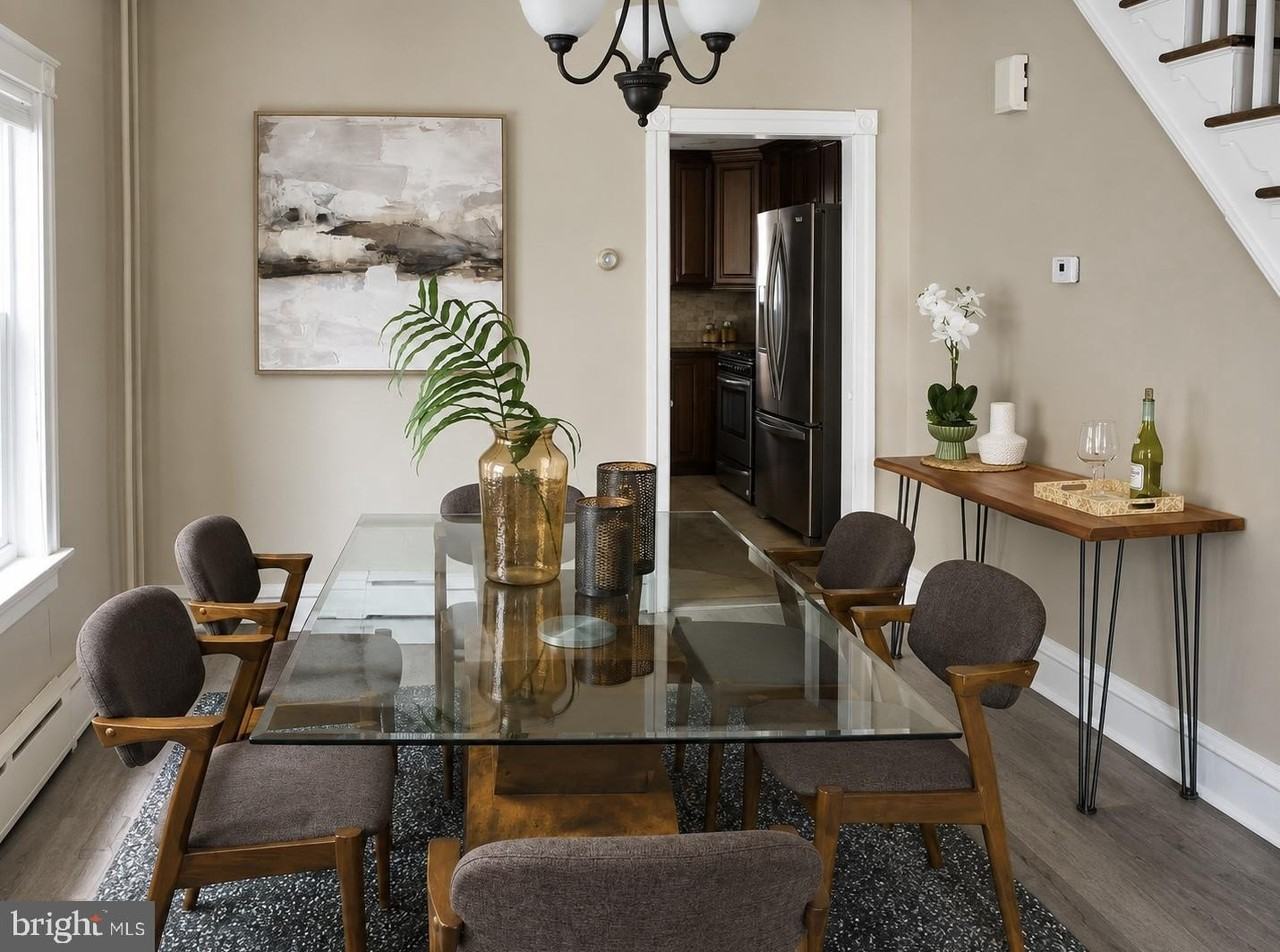 207 Lauriston St - Photo 4 of 26
