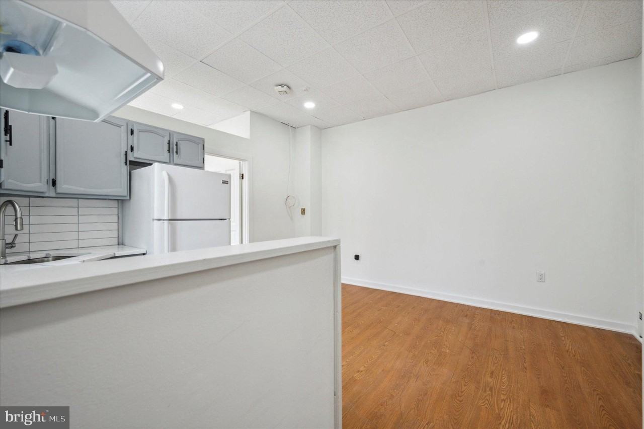 2201 S Hicks St #1R - Photo 4 of 14