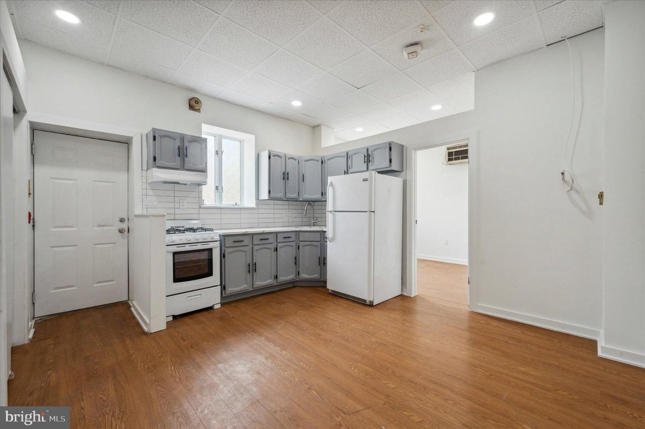 2201 S Hicks St #1R - Photo 5 of 14