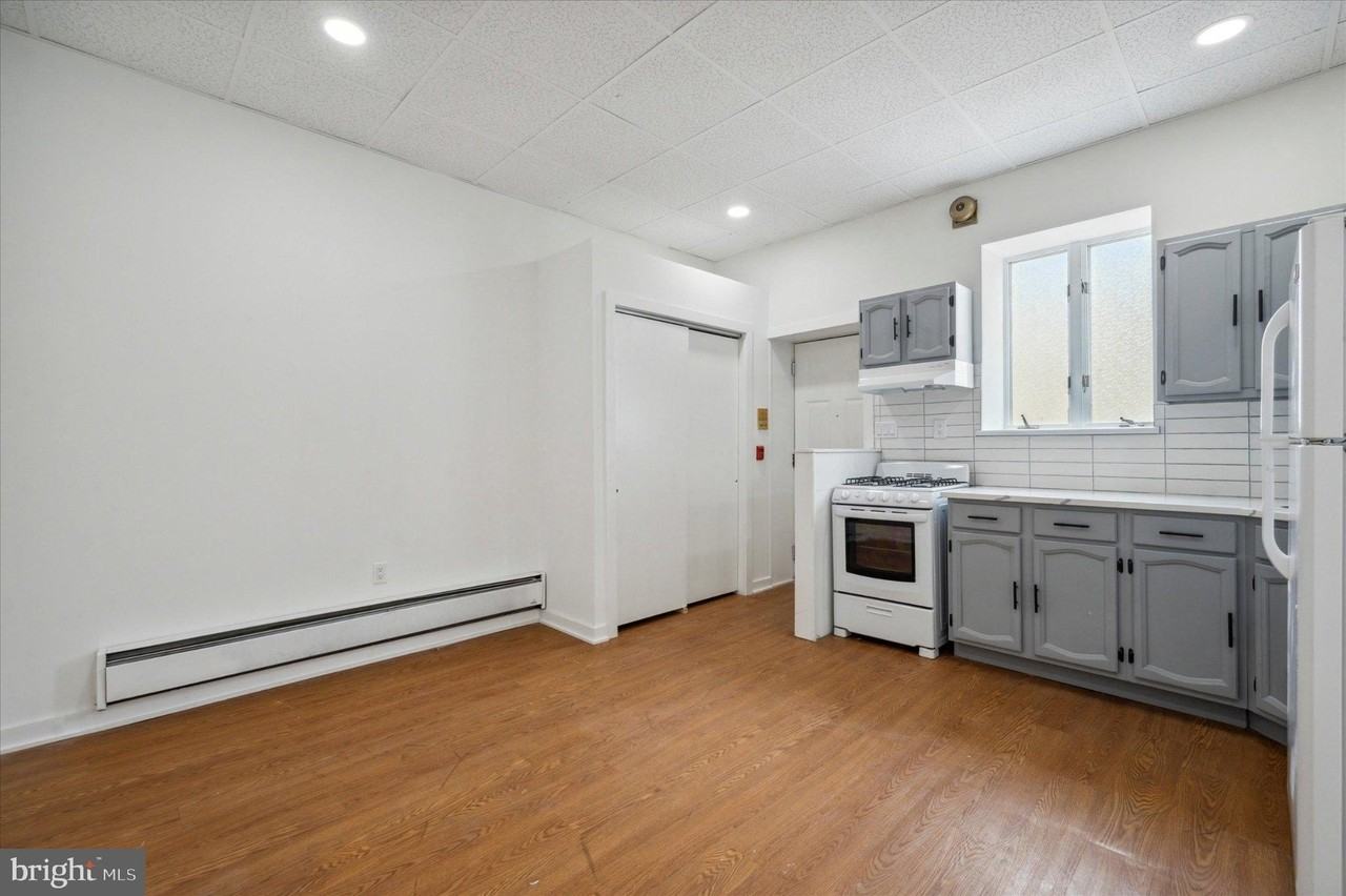 2201 S Hicks St #1R - Photo 7 of 14