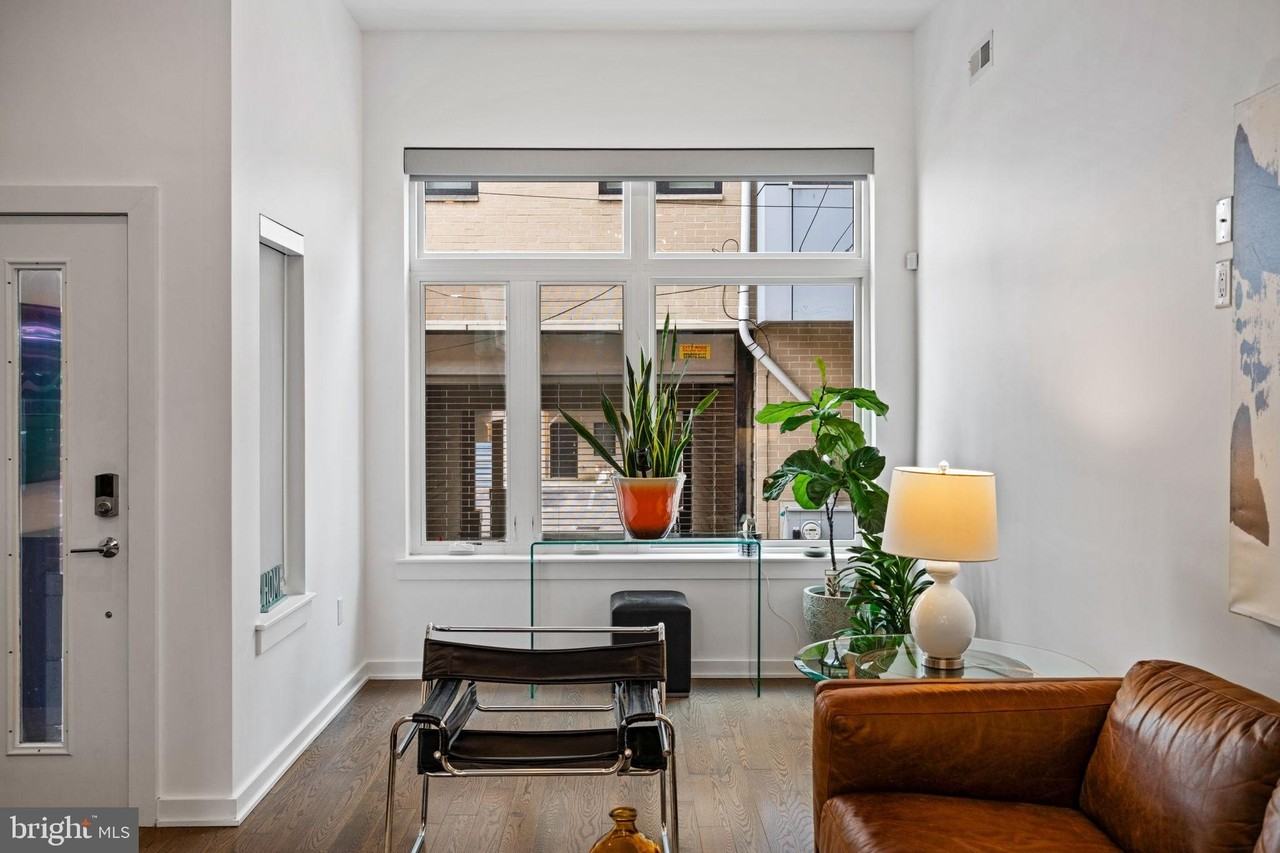 418 Wallace St - Photo 5 of 28