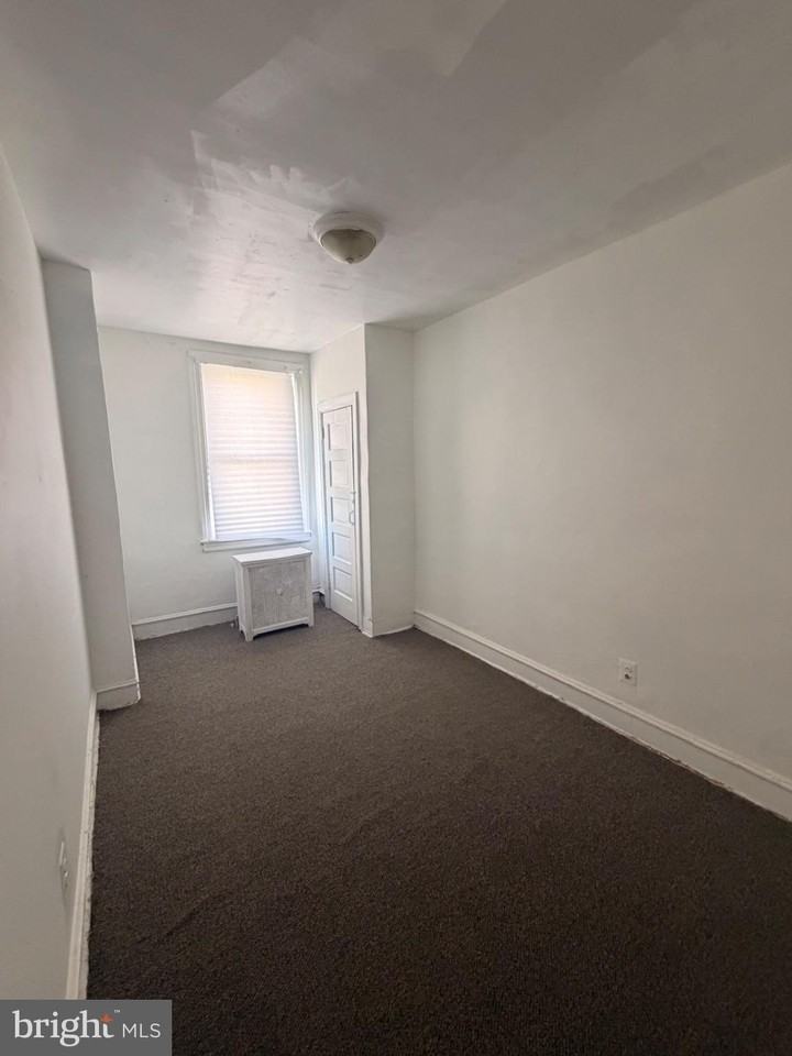 5721 Stewart St - Photo 7 of 11