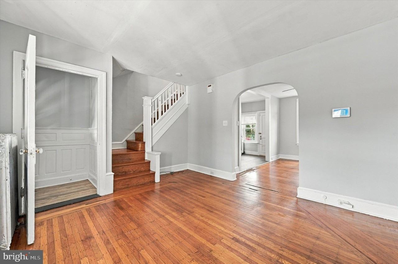 6217 W Stiles St - Photo 2 of 20