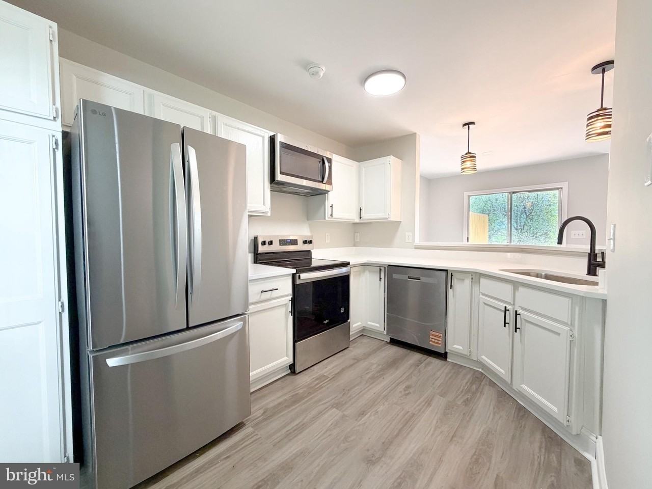 672 Ripplebrook Dr - Photo 2 of 22