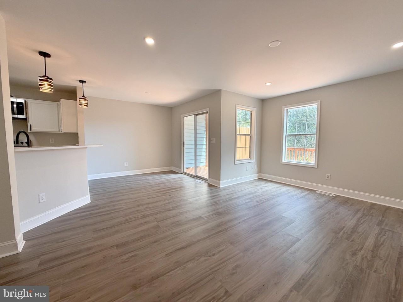 672 Ripplebrook Dr - Photo 3 of 22