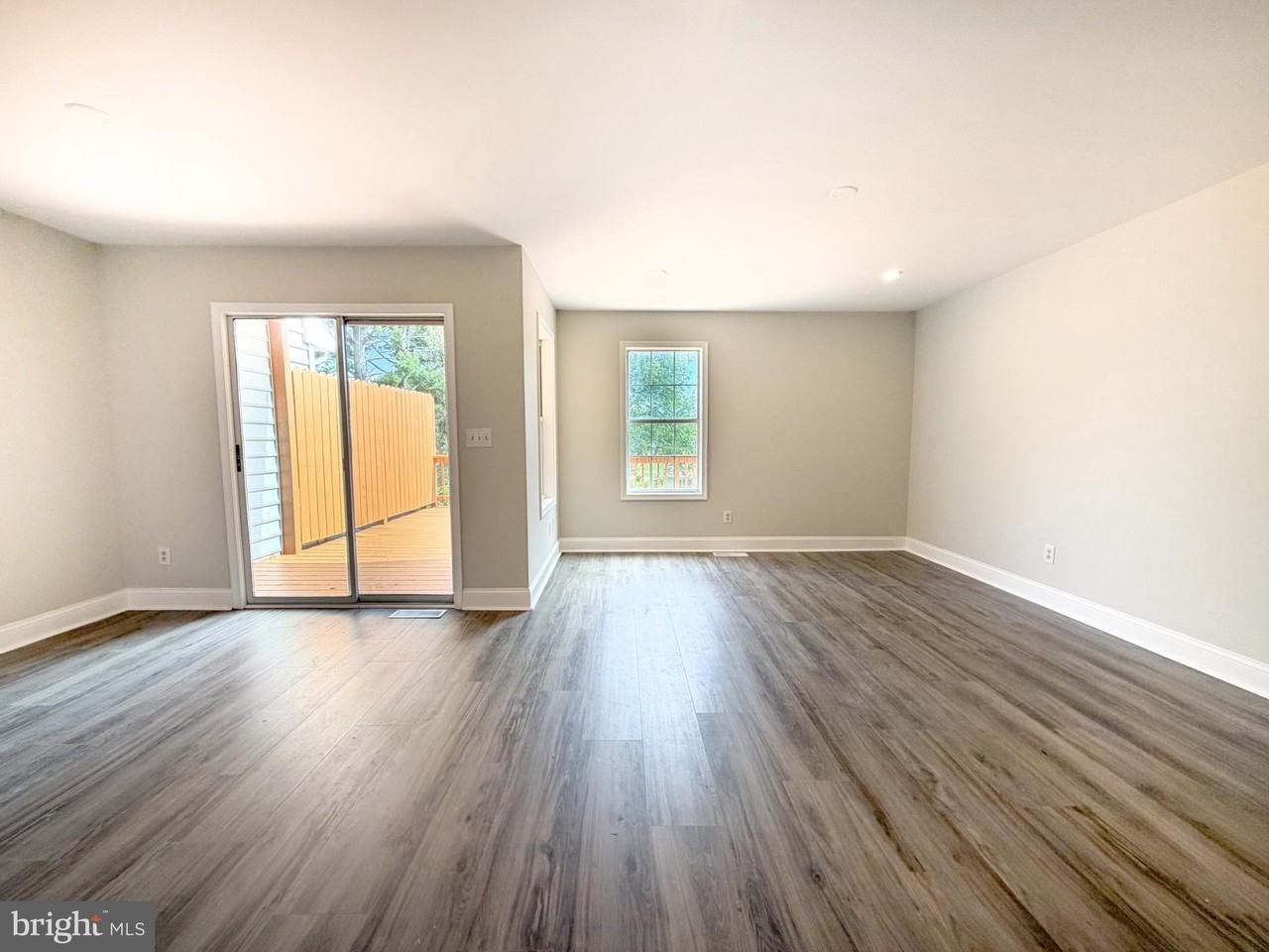 672 Ripplebrook Dr - Photo 4 of 22