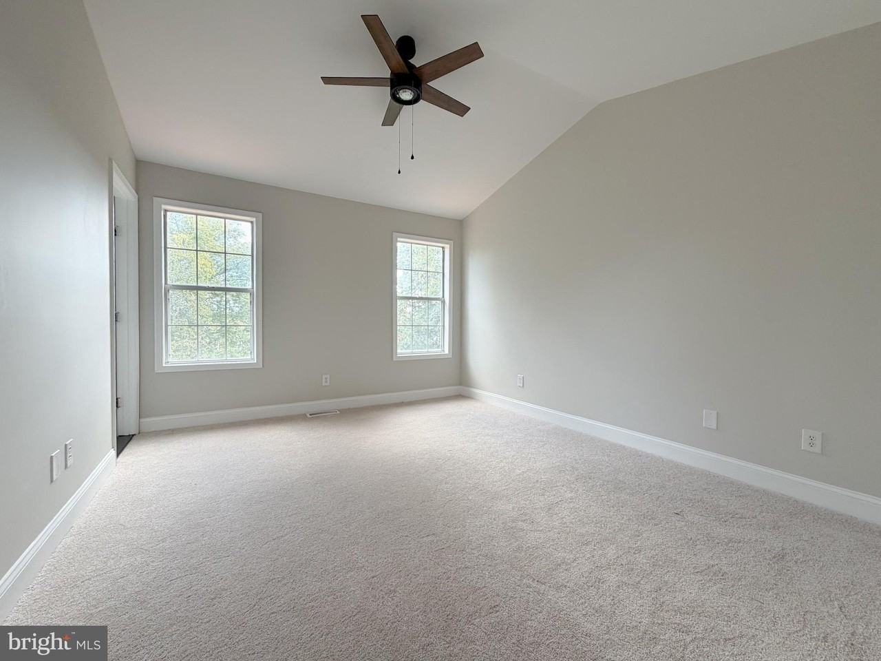 672 Ripplebrook Dr - Photo 5 of 22
