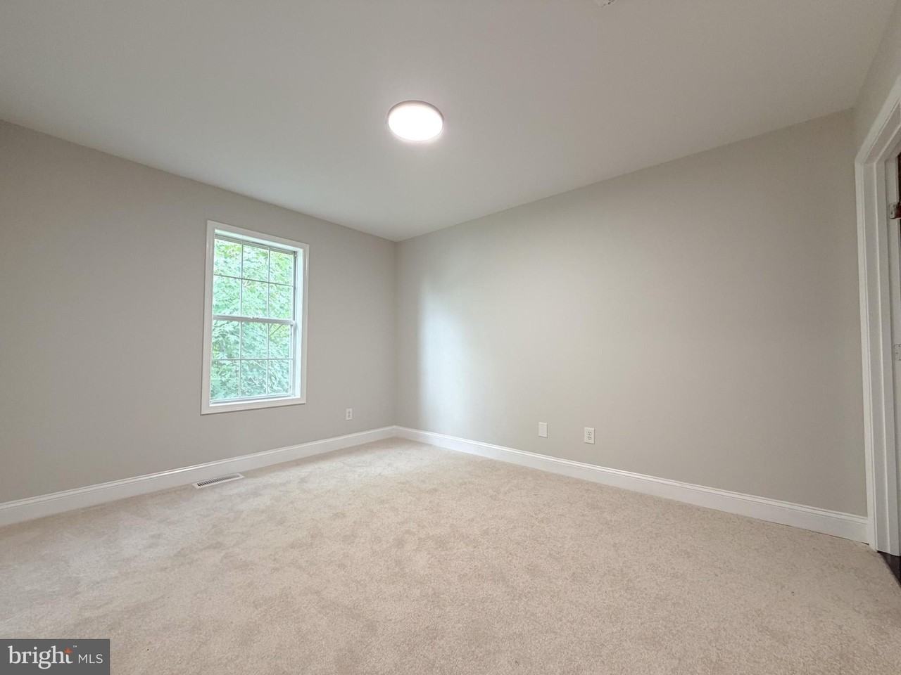 672 Ripplebrook Dr - Photo 7 of 22