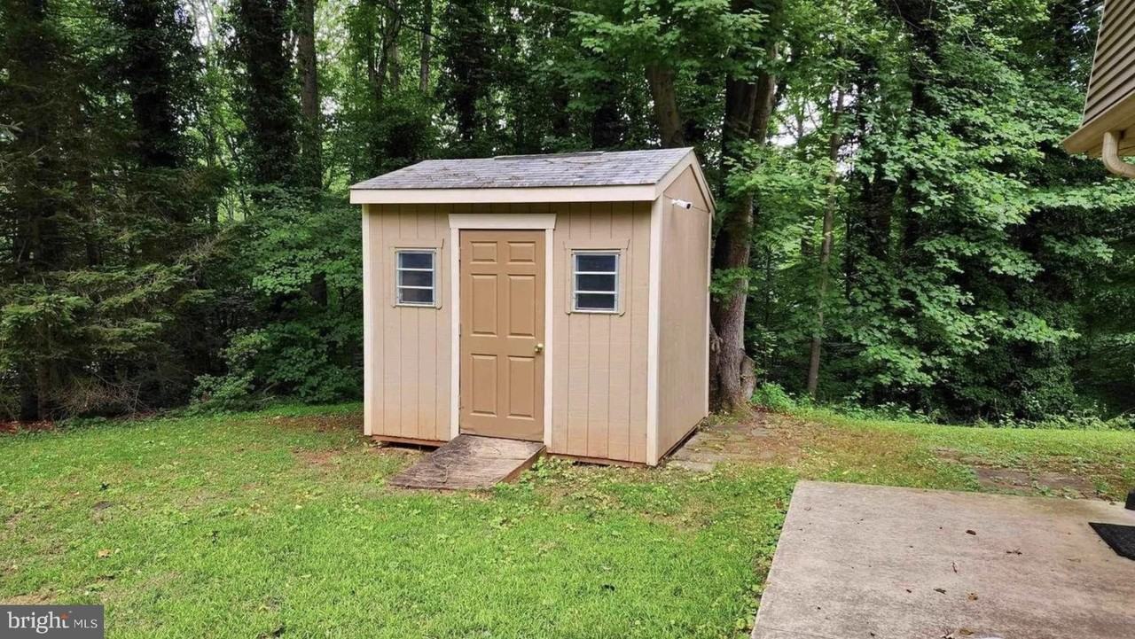 7255 Moss Ln - Photo 2 of 19