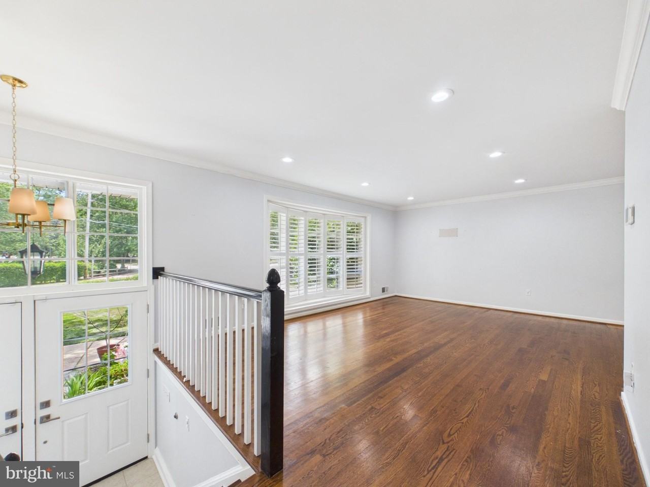 9201 Cherrytree Dr - Photo 4 of 35