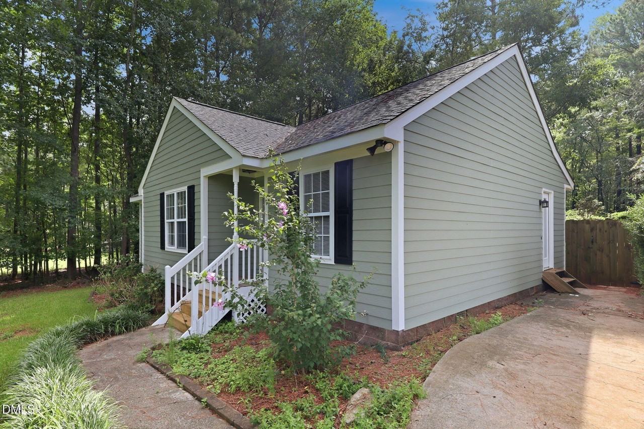 108 Bristol Ct - Photo 3 of 50