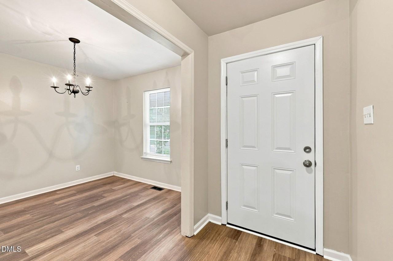 108 Bristol Ct - Photo 5 of 50
