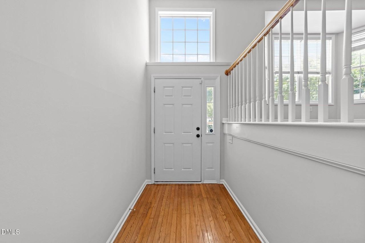 6809 Middleboro Dr - Photo 3 of 33