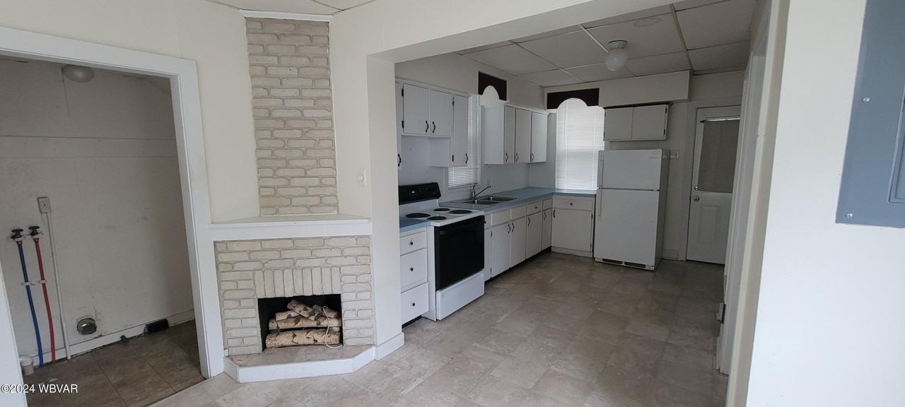 322 Ross St #1stFL - Photo 3 of 15