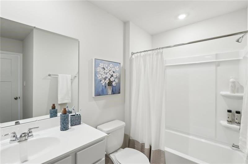 146 Sweetwater Dr - Photo 4 of 16