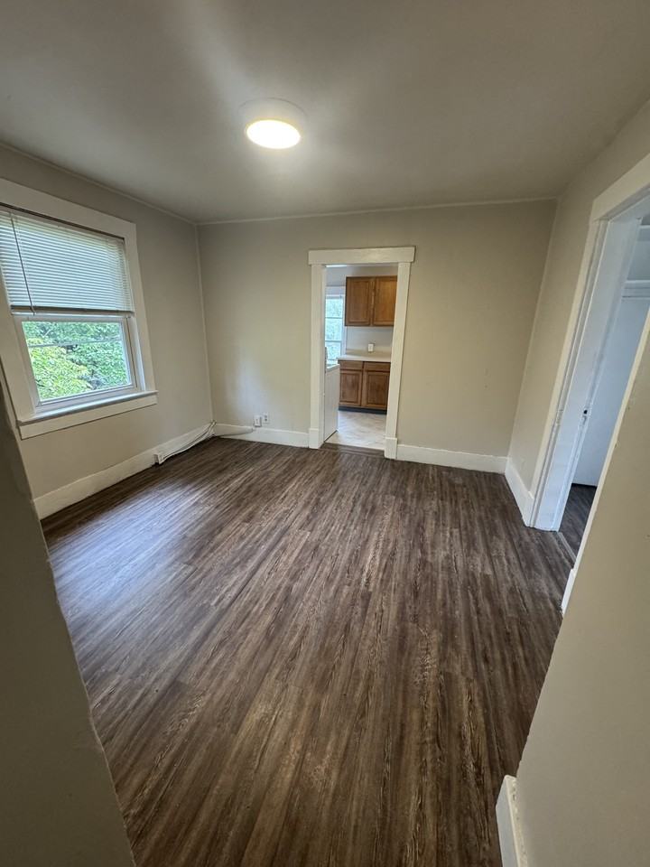 908 Sw Macvicar Ave #4 - Photo 3 of 8