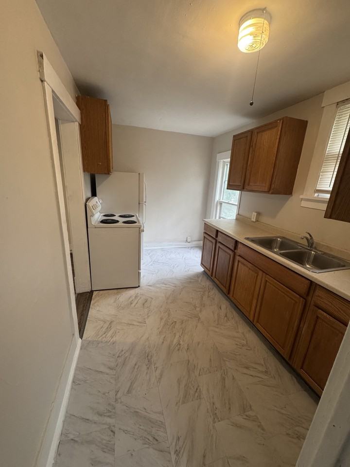 908 Sw Macvicar Ave #4 - Photo 5 of 8