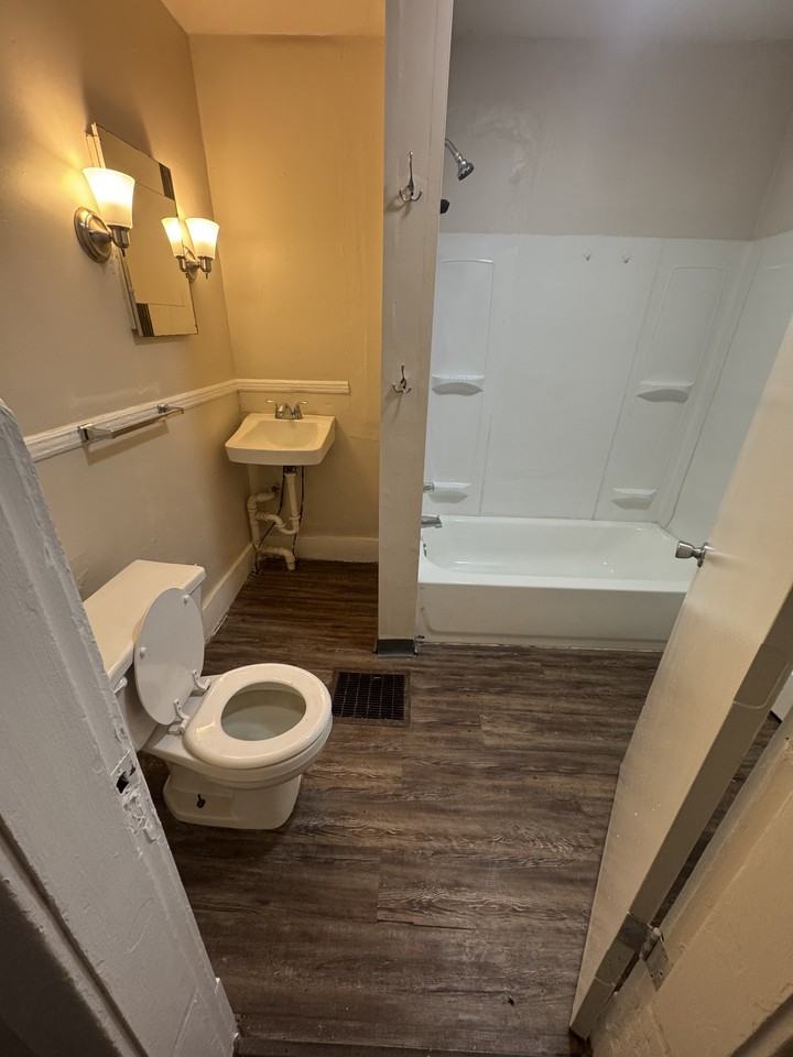 908 Sw Macvicar Ave #4 - Photo 6 of 8