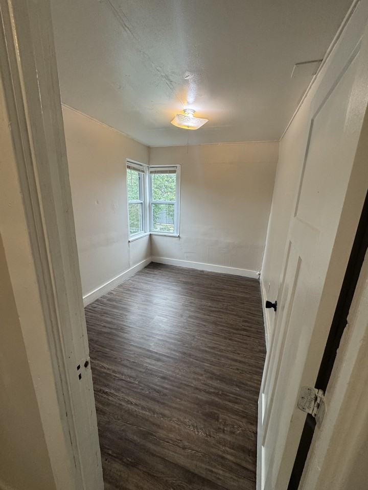 908 Sw Macvicar Ave #4 - Photo 7 of 8
