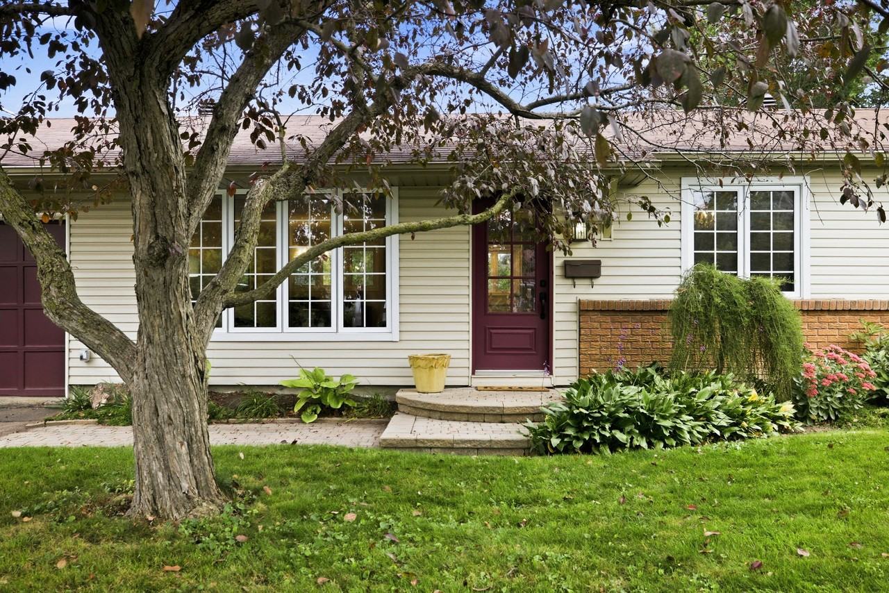 1377 Fontenay Crescent - Photo 2 of 35