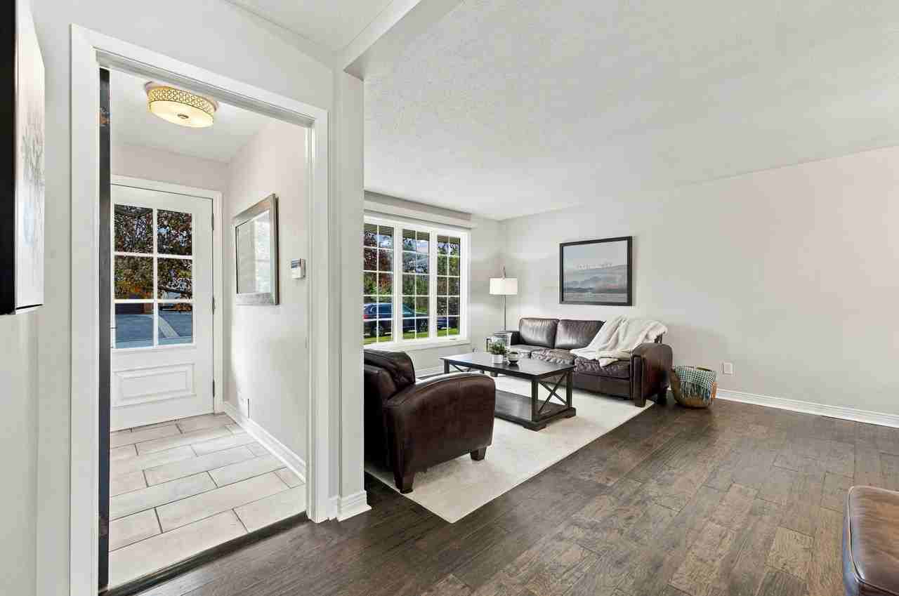 1377 Fontenay Crescent - Photo 5 of 35