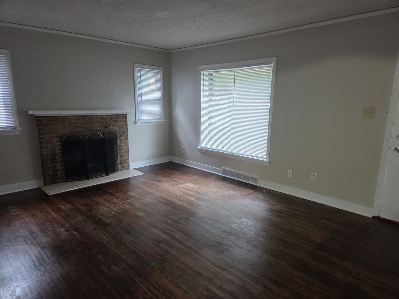 1615 S Idaho St - Photo 2 of 14
