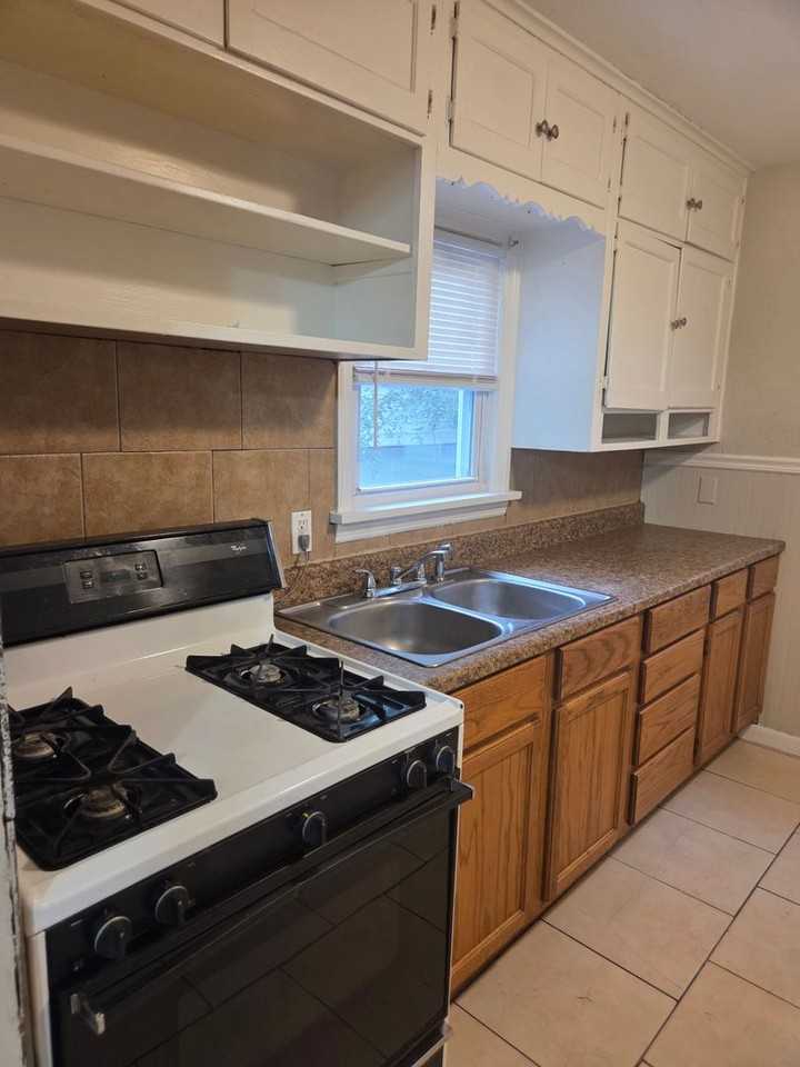 1615 S Idaho St - Photo 3 of 14