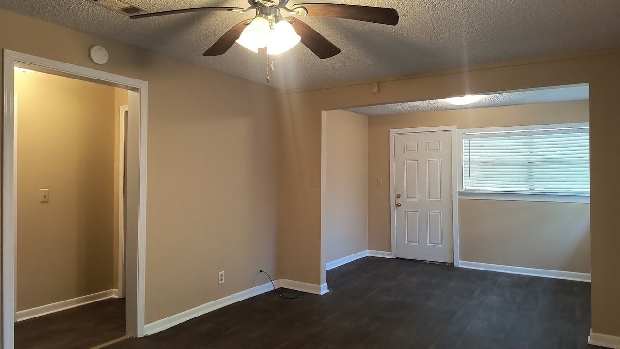 1215 S Virginia St #1 - Photo 6 of 22