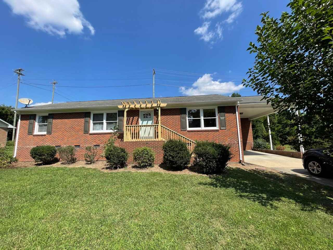 204 Brushwood Rd - Photo 2 of 17