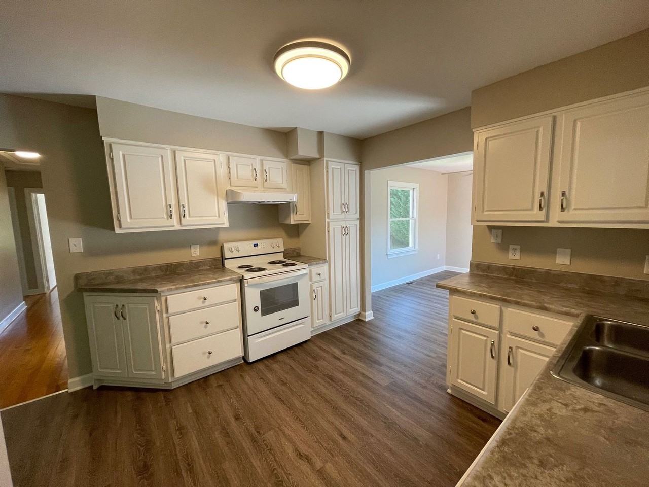 204 Brushwood Rd - Photo 4 of 17