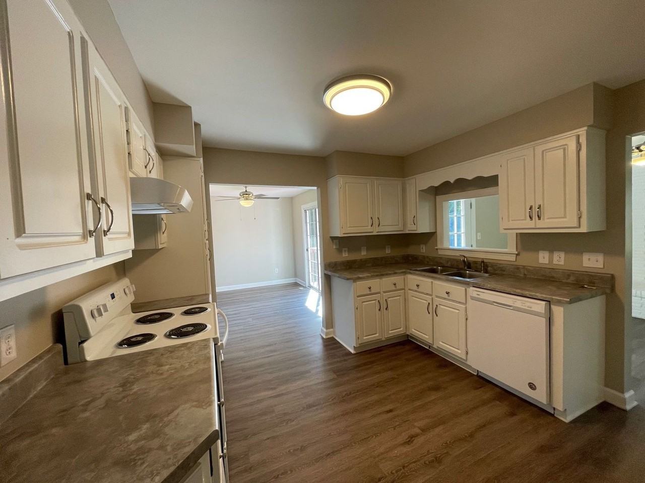 204 Brushwood Rd - Photo 5 of 17
