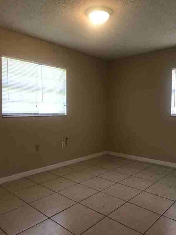 1439 S Oxalis Ave - Photo 3 of 9