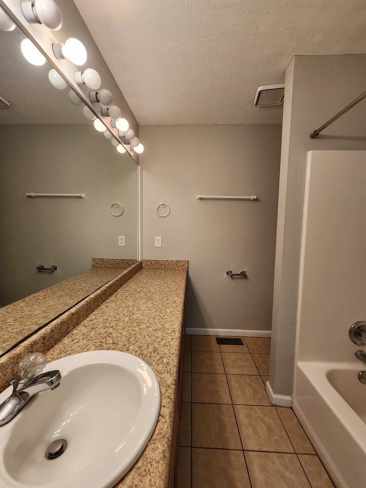 1300 Byrne Ave #A - Photo 5 of 8
