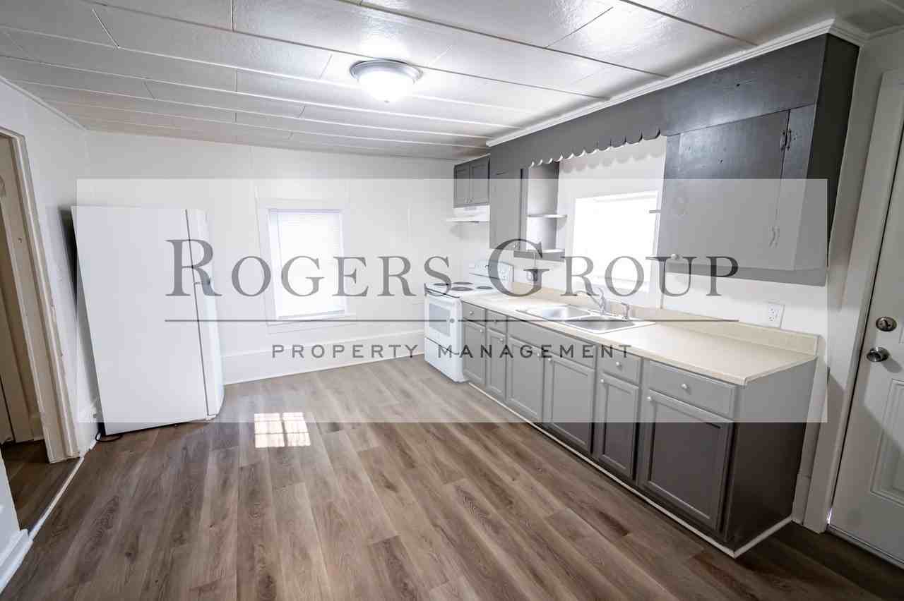 704 Roberson St - Photo 2 of 10