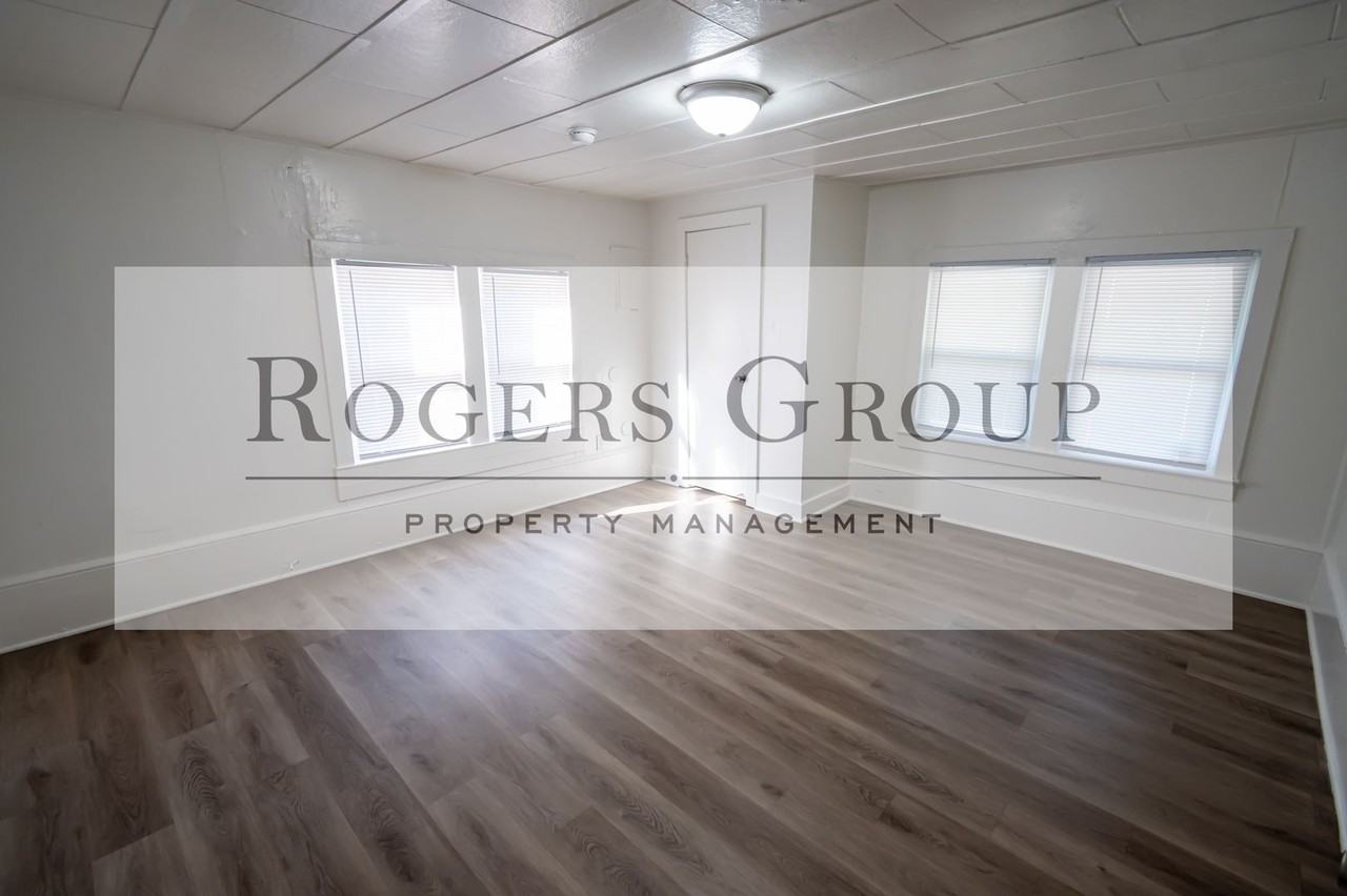 704 Roberson St - Photo 3 of 10