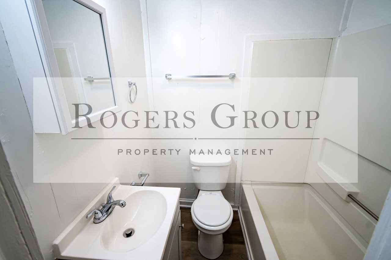704 Roberson St - Photo 4 of 10