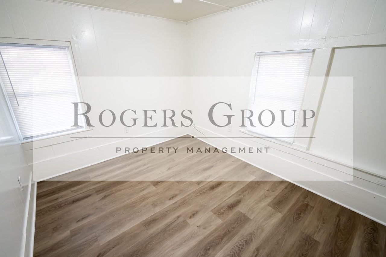 704 Roberson St - Photo 6 of 10