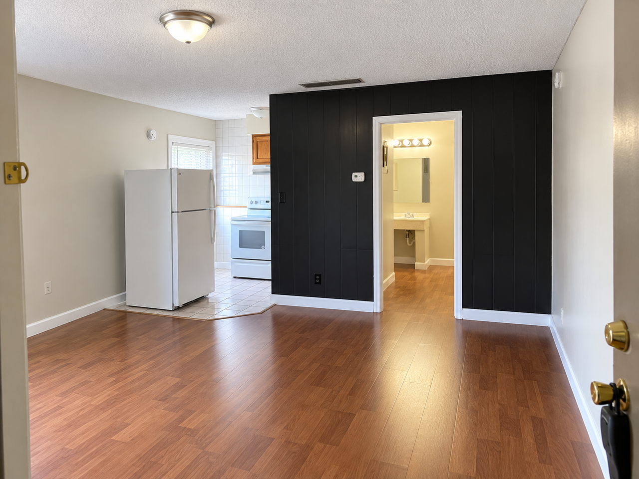 606 Georgetown Dr #E - Photo 6 of 17